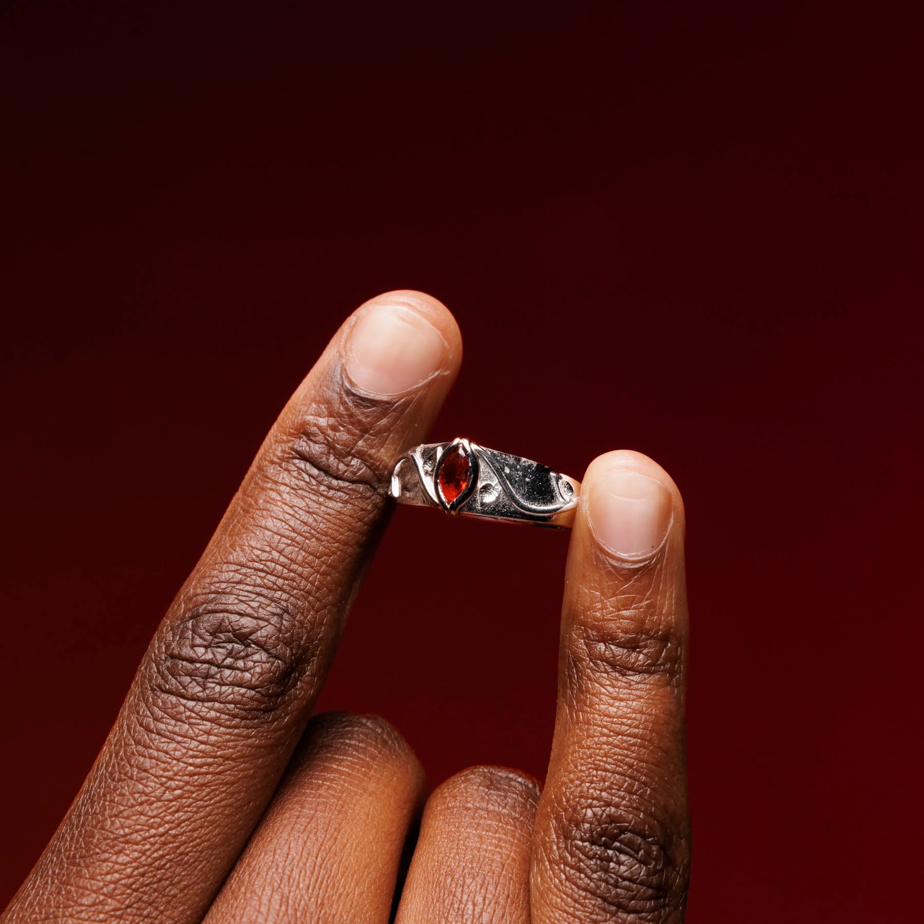 BIRTHSTONE RING (JANUARY)