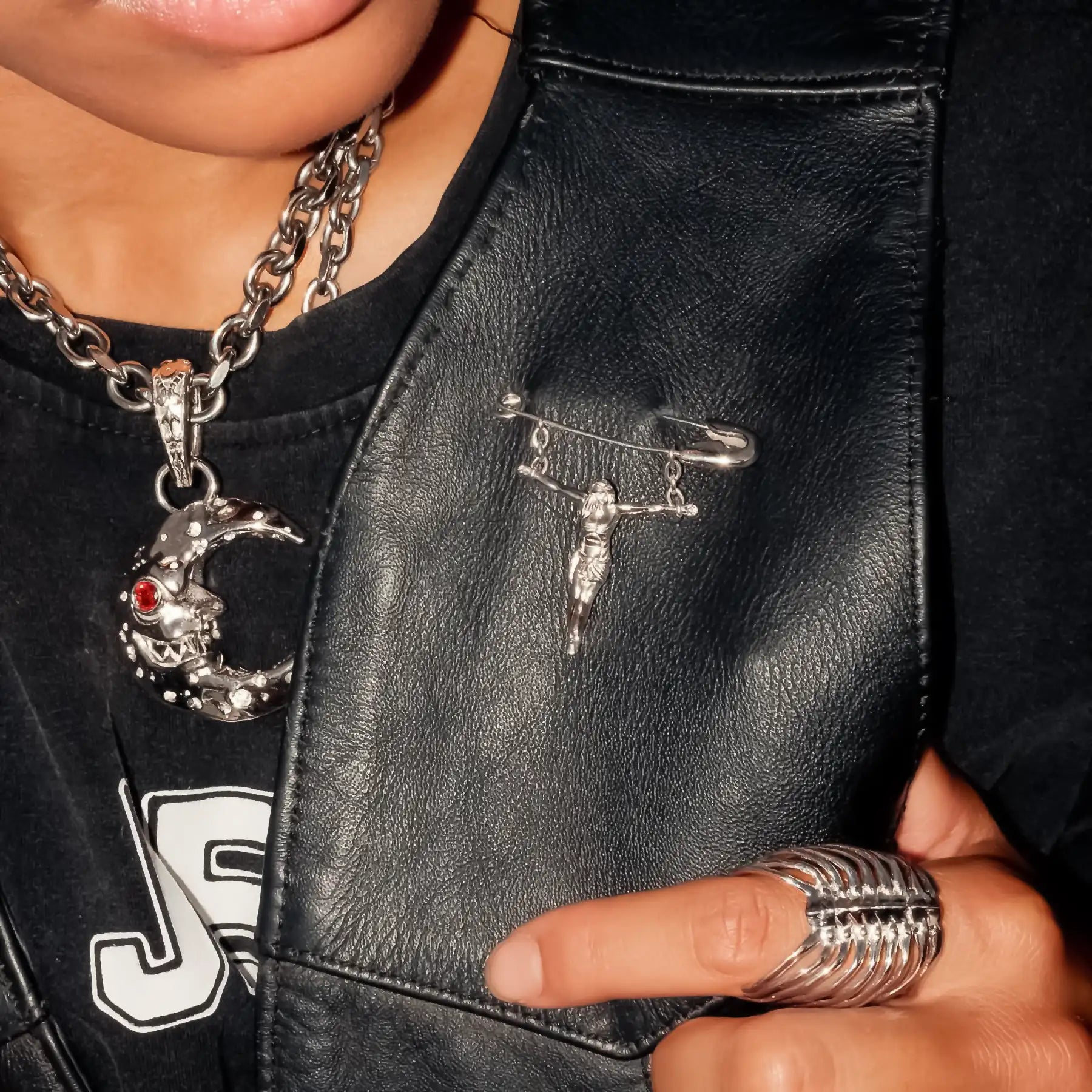 "JESUS BRINGS SAFETY" PIN - Hard Jewelry™