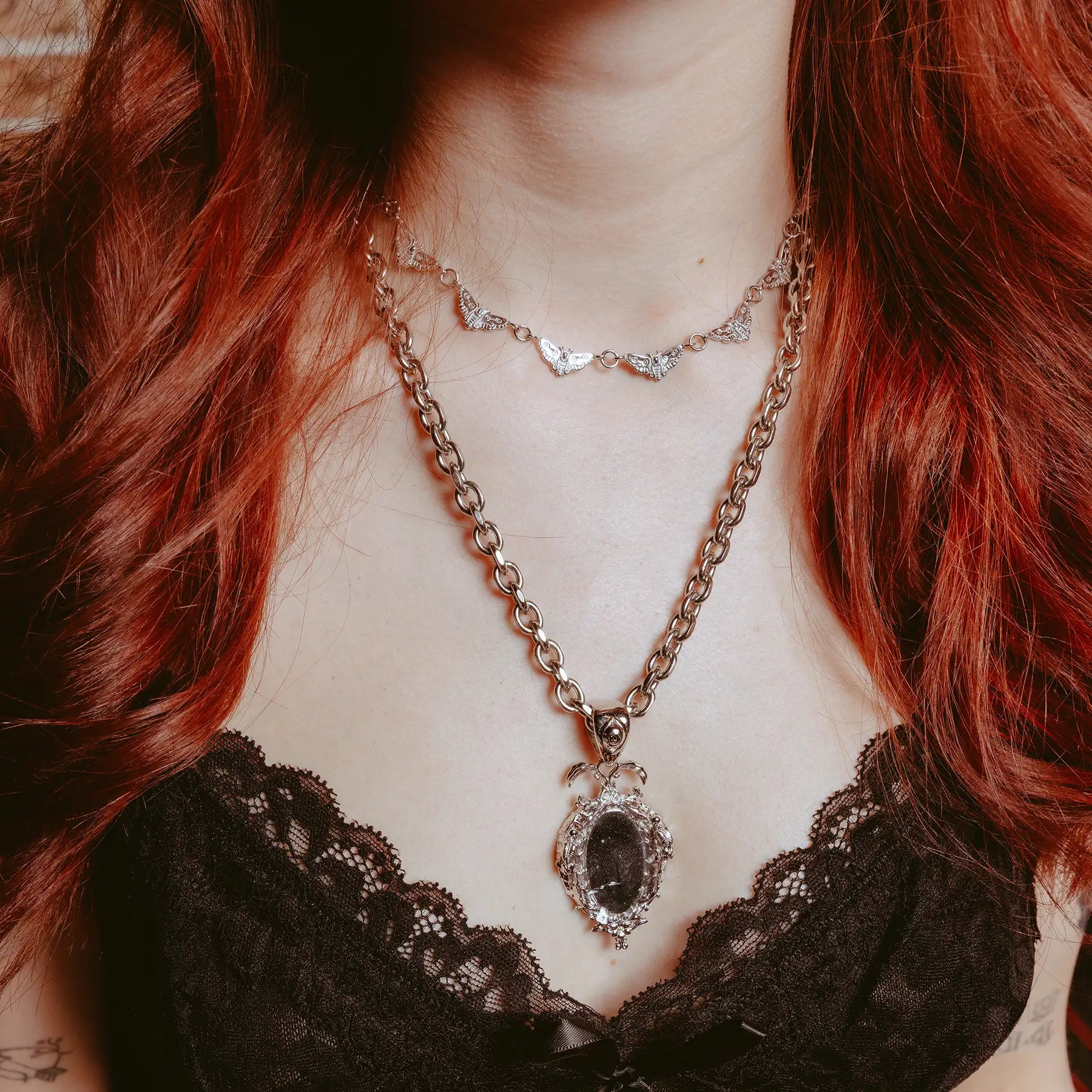 MOTH CHOKER