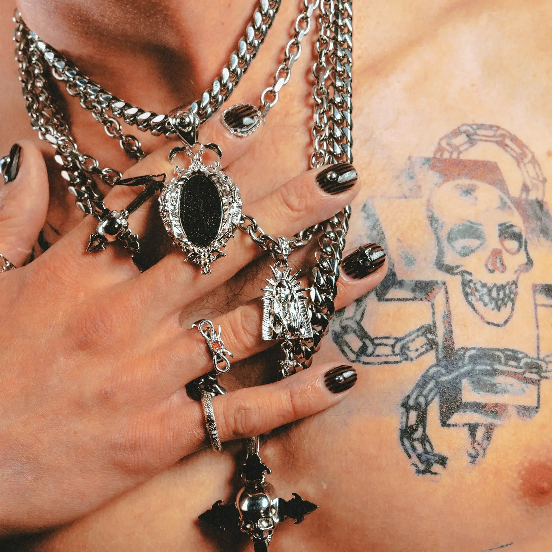 VIRGIN MARY PENDANT - Hard Jewelry™ 