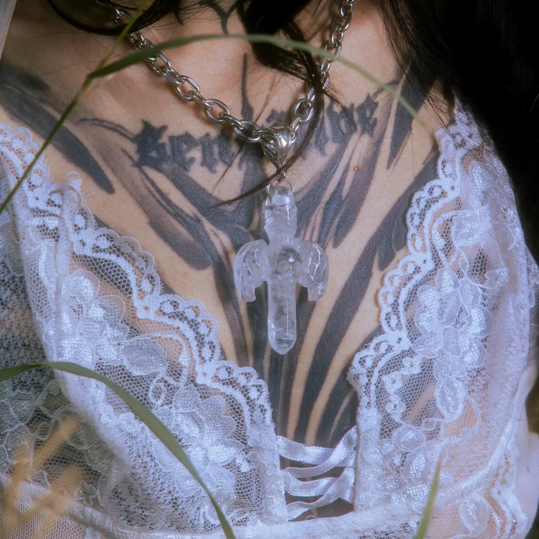 DAISY SWORD CRYSTAL PENDANT - Hard Jewelry™