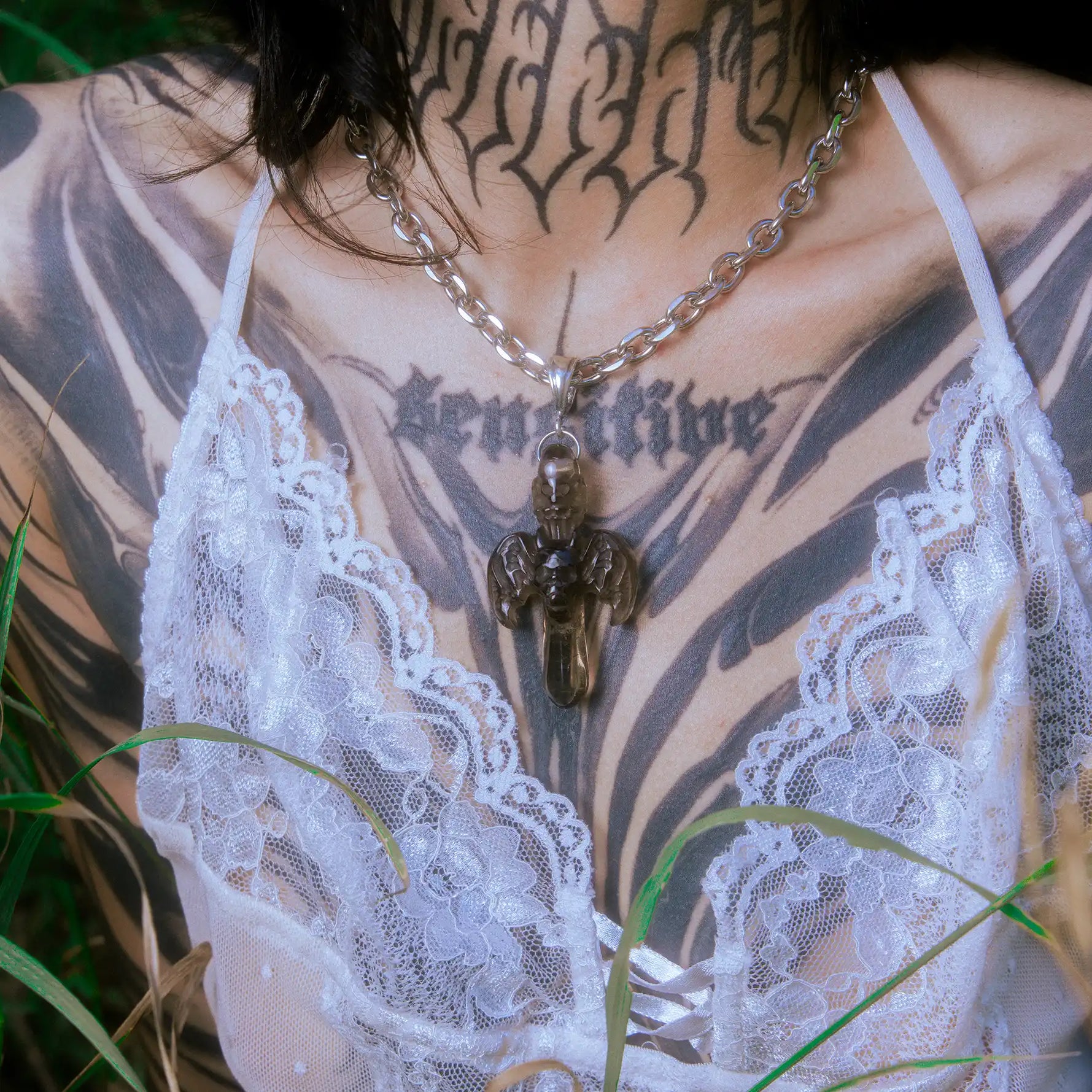 DAISY SWORD CRYSTAL PENDANT - Hard Jewelry™